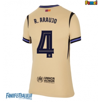 Barcelona Ronald Araujo #4 Tricou Fotbal Replică 2025-26 Femei Deplasare